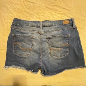 Levi Strauss Signature Modern Denim Shorts. Size 12/31.